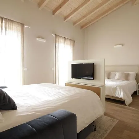 Hostel New ,private Garden, Swimming Pool And