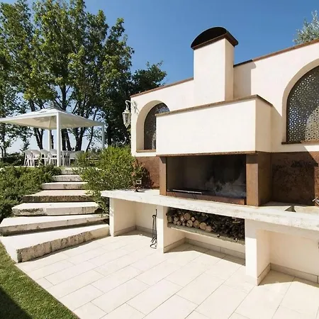 New ,private Garden, Swimming Pool And * Torno