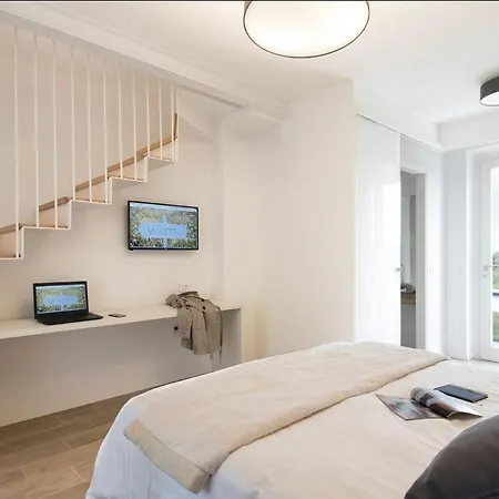 New ,private Garden, Swimming Pool And * Торно